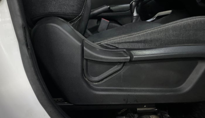 2021 KIA SONET HTE 1.5, Diesel, Manual, 88,175 km, Driver Side Adjustment Panel