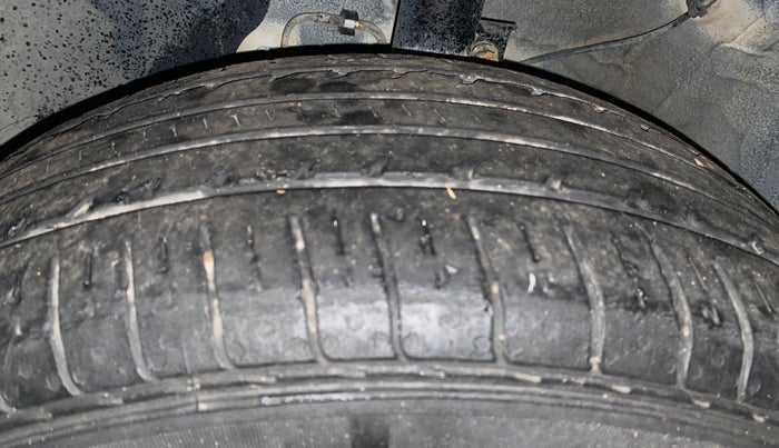 2021 KIA SONET HTE 1.5, Diesel, Manual, 88,175 km, Left Front Tyre Tread