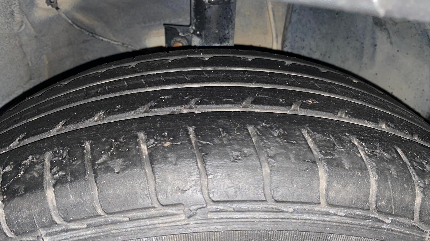 2021 KIA SONET HTE 1.5, Diesel, Manual, 88,138 km, Right Front Tyre Tread