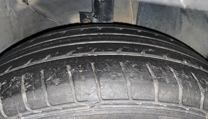 2021 KIA SONET HTE 1.5, Diesel, Manual, 88,175 km, Right Front Tyre Tread