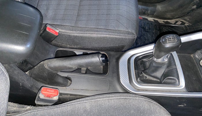 2021 KIA SONET HTE 1.5, Diesel, Manual, 88,175 km, Gear Lever