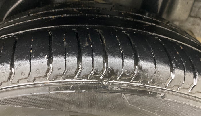 2019 Hyundai Verna 1.6 VTVT SX, Petrol, Manual, 1,30,233 km, Left Rear Tyre Tread