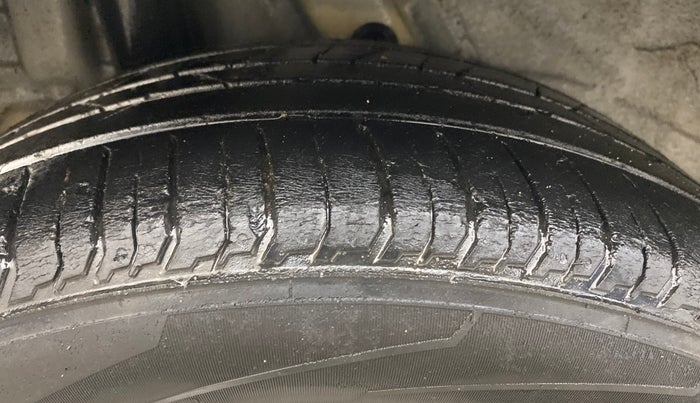 2019 Hyundai Verna 1.6 VTVT SX, Petrol, Manual, 1,30,233 km, Right Rear Tyre Tread