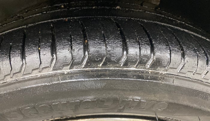 2019 Hyundai Verna 1.6 VTVT SX, Petrol, Manual, 1,30,233 km, Right Front Tyre Tread