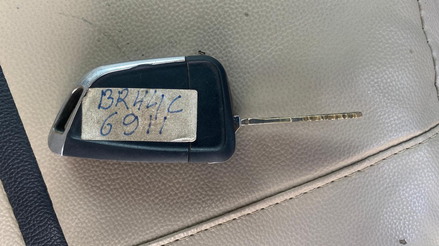 2014 Maruti Swift Dzire VDI, Diesel, Manual, 76,248 km, Key Close Up