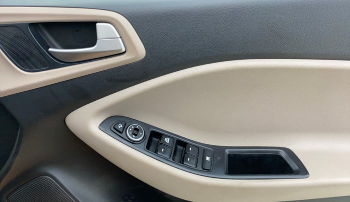 2018 Hyundai Elite i20 SPORTZ 1.2, Petrol, Manual, 68,788 km, Driver Side Door Panels Control