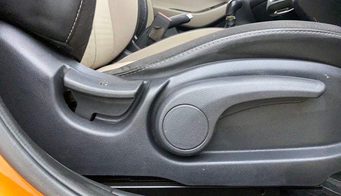 2018 Hyundai Elite i20 SPORTZ 1.2, Petrol, Manual, 68,788 km, Driver Side Adjustment Panel