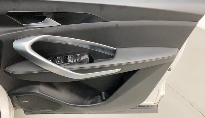 2020 MG HECTOR SHARP HYBRID 1.5 PETROL, Petrol, Manual, 39,915 km, Driver Side Door Panels Control