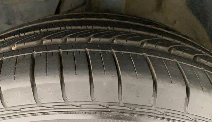 2020 MG HECTOR SHARP HYBRID 1.5 PETROL, Petrol, Manual, 39,915 km, Left Front Tyre Tread