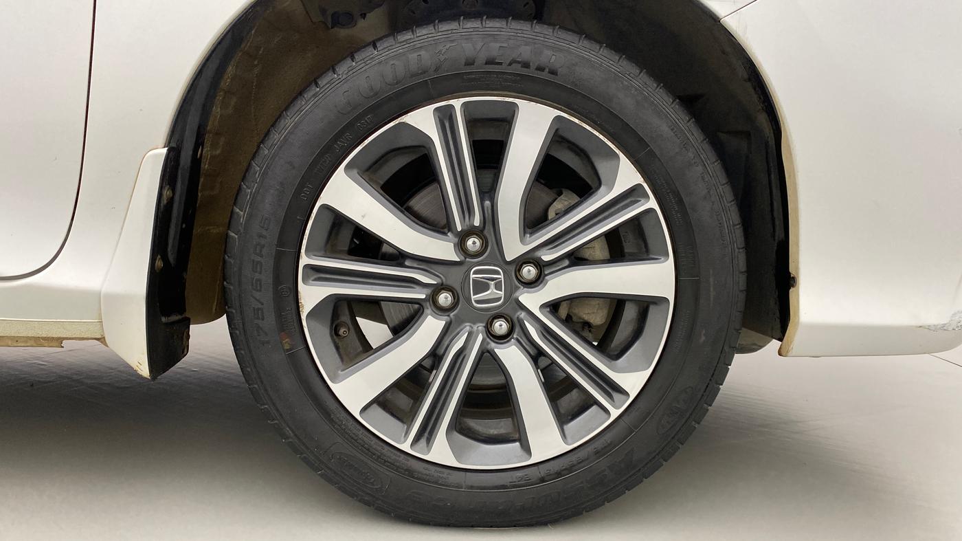 2017 Honda City V MT PETROL, Petrol, Manual, 30,111 km, Right Front Wheel