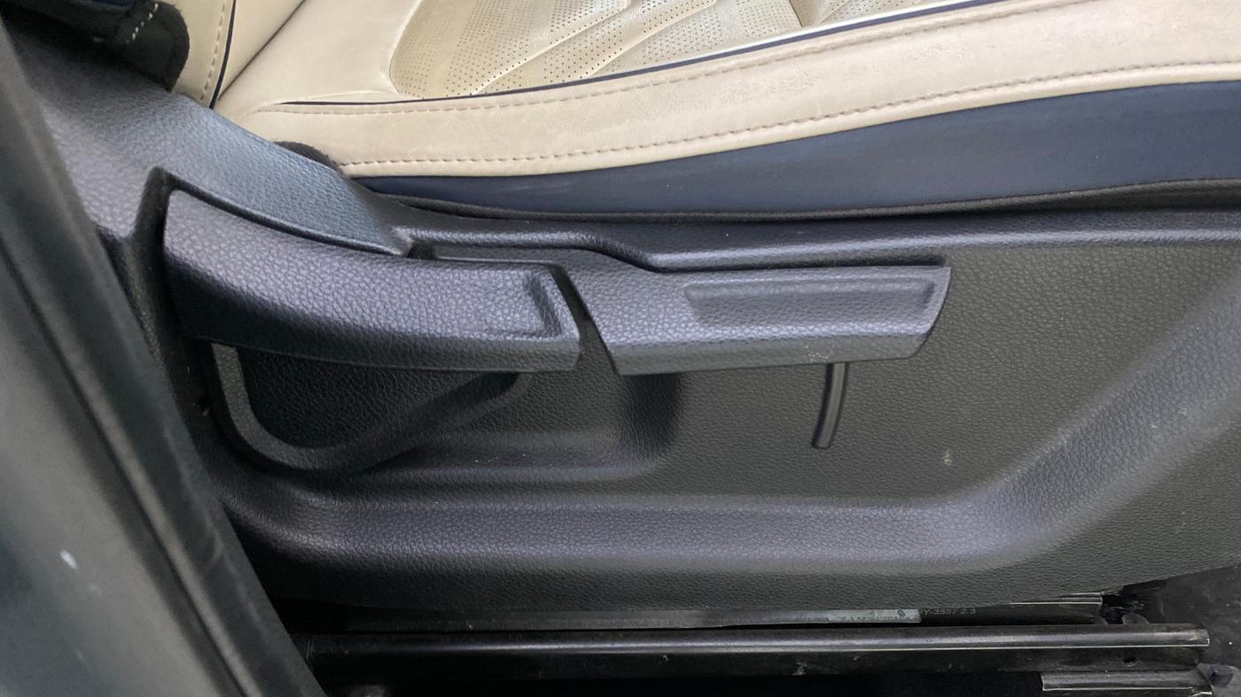 2024 KIA CARENS LUXURY PLUS 1.5 DIESEL AT 7 STR, Diesel, Automatic, 8,072 km, Driver Side Adjustment Panel
