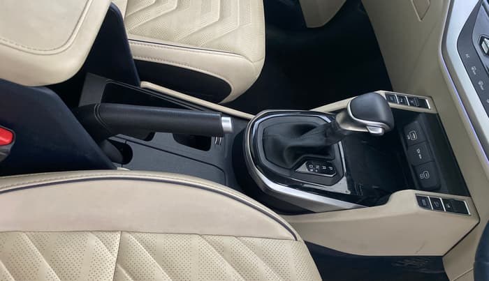 2024 KIA CARENS LUXURY PLUS 1.5 DIESEL AT 7 STR, Diesel, Automatic, 8,072 km, Gear Lever