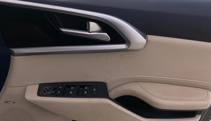 2024 KIA CARENS LUXURY PLUS 1.5 DIESEL AT 7 STR, Diesel, Automatic, 8,072 km, Driver Side Door Panels Control
