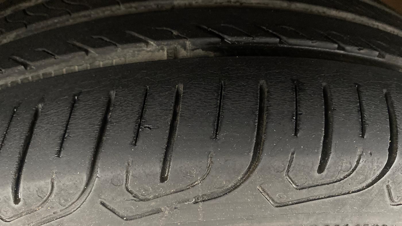 2017 Volkswagen Polo HIGHLINE1.2L, Petrol, Manual, 59,130 km, Left Front Tyre Tread