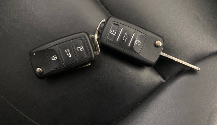 2017 Volkswagen Polo HIGHLINE1.2L, Petrol, Manual, 59,095 km, Key Close Up