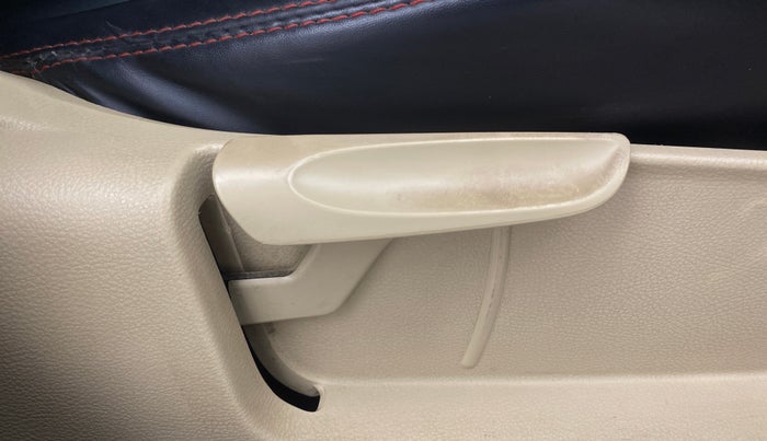 2017 Volkswagen Polo HIGHLINE1.2L, Petrol, Manual, 59,095 km, Driver Side Adjustment Panel