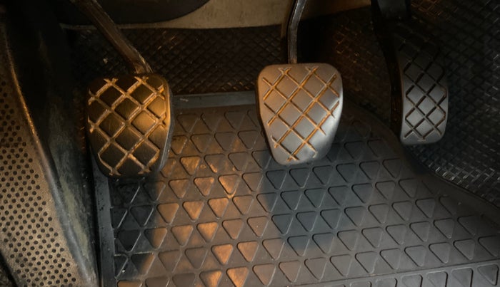 2017 Volkswagen Polo HIGHLINE1.2L, Petrol, Manual, 59,095 km, Pedals