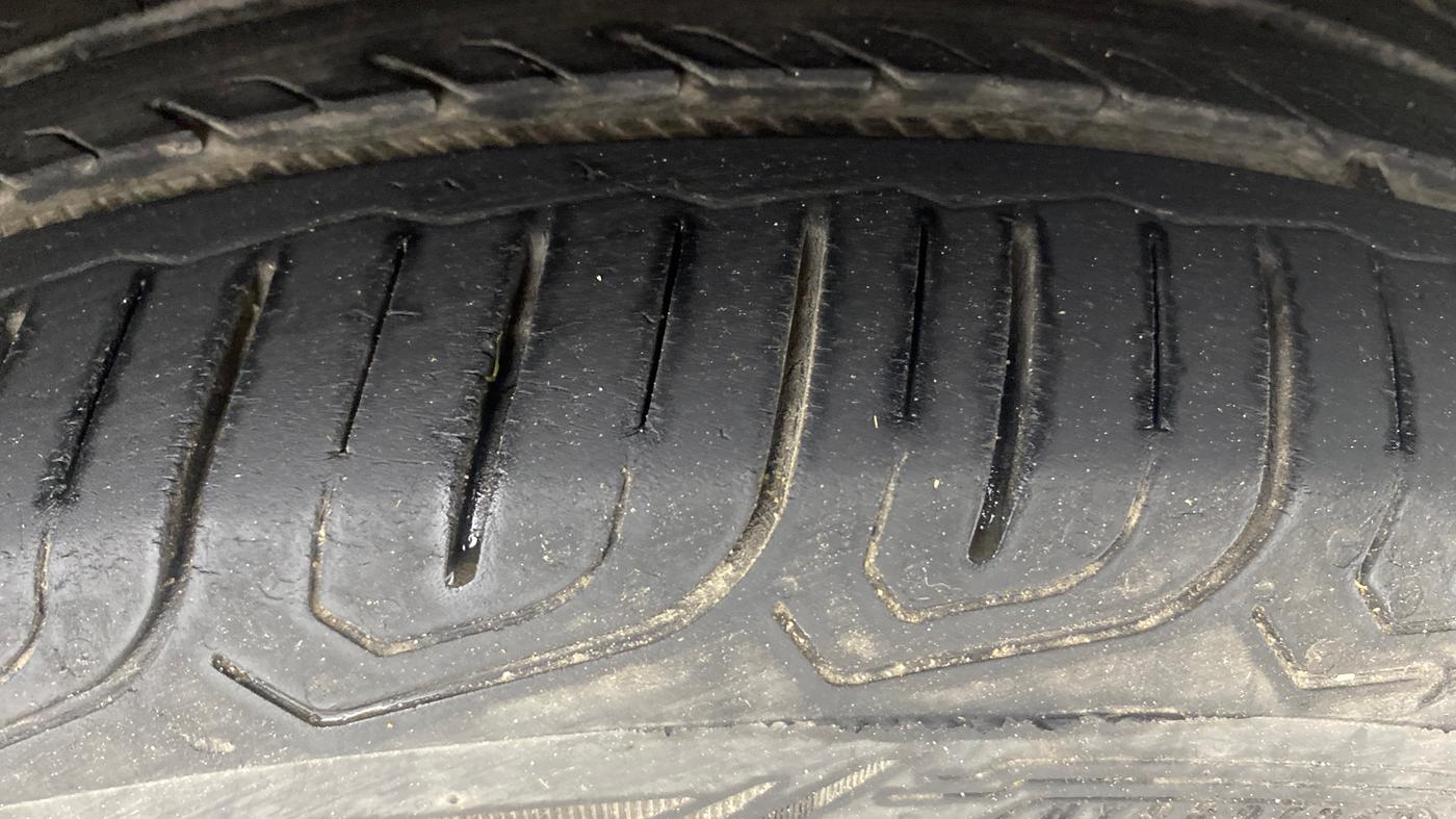 2017 Volkswagen Polo HIGHLINE1.2L, Petrol, Manual, 59,130 km, Right Front Tyre Tread