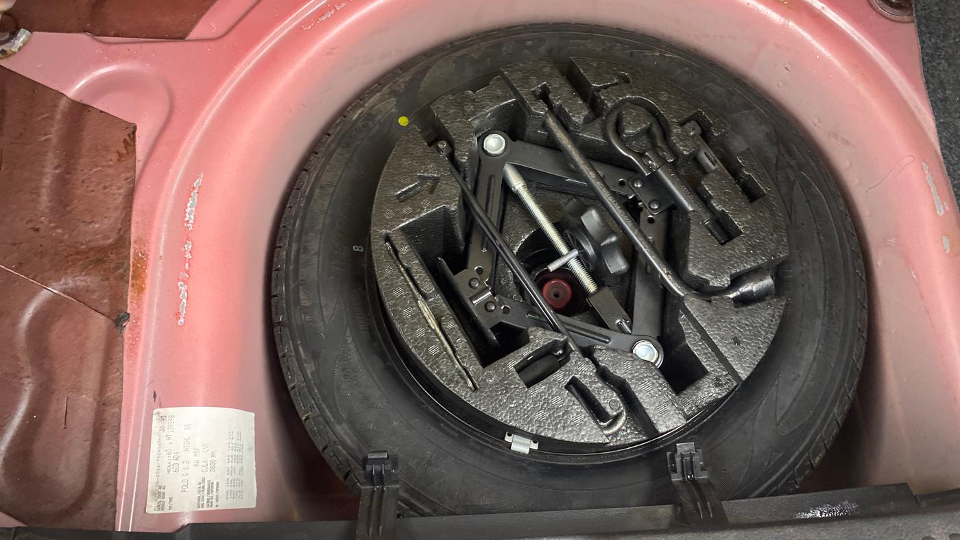 2017 Volkswagen Polo HIGHLINE1.2L, Petrol, Manual, 59,130 km, Spare Tyre