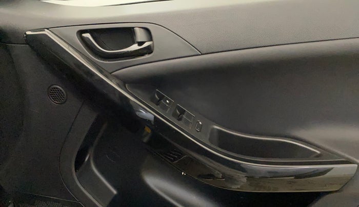 2024 Tata NEXON Creative 1.5 Revotorq 6MT Dark Edition, Diesel, Manual, 20,886 km, Driver Side Door Panels Control