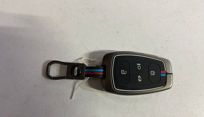 2024 Tata NEXON Creative 1.5 Revotorq 6MT Dark Edition, Diesel, Manual, 20,886 km, Key Close Up