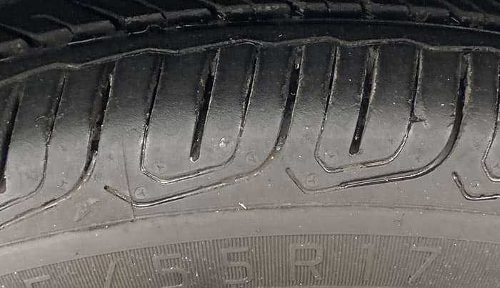 2021 Skoda KUSHAQ STYLE 1.0L TSI AT, Petrol, Automatic, 98,376 km, Right Front Tyre Tread