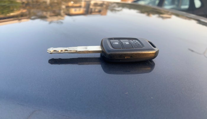 2024 Honda Amaze 1.2L I-VTEC S, Petrol, Manual, 38,682 km, Key Close Up