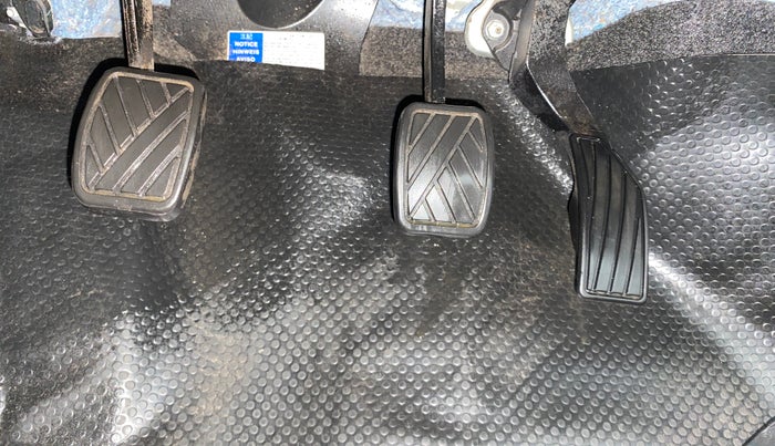 2017 Maruti Swift VXI O, Petrol, Manual, 37,485 km, Pedals