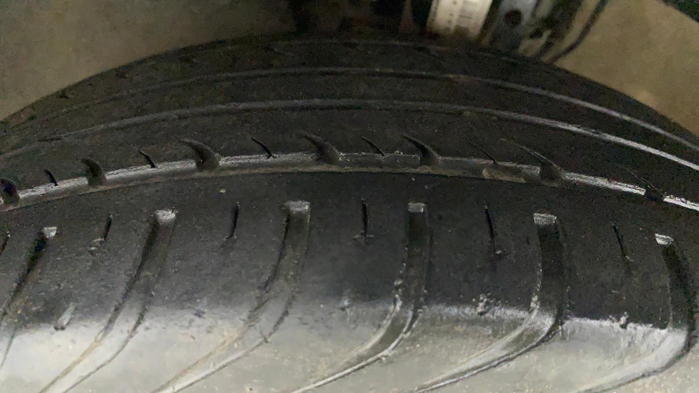 2018 Volkswagen Vento HIGHLINE PLUS 1.2 AT 16 ALLOY, Petrol, Automatic, 43,624 km, Left Front Tyre Tread