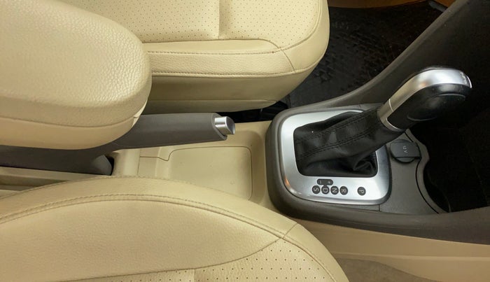 2018 Volkswagen Vento HIGHLINE PLUS 1.2 AT 16 ALLOY, Petrol, Automatic, 43,624 km, Gear Lever
