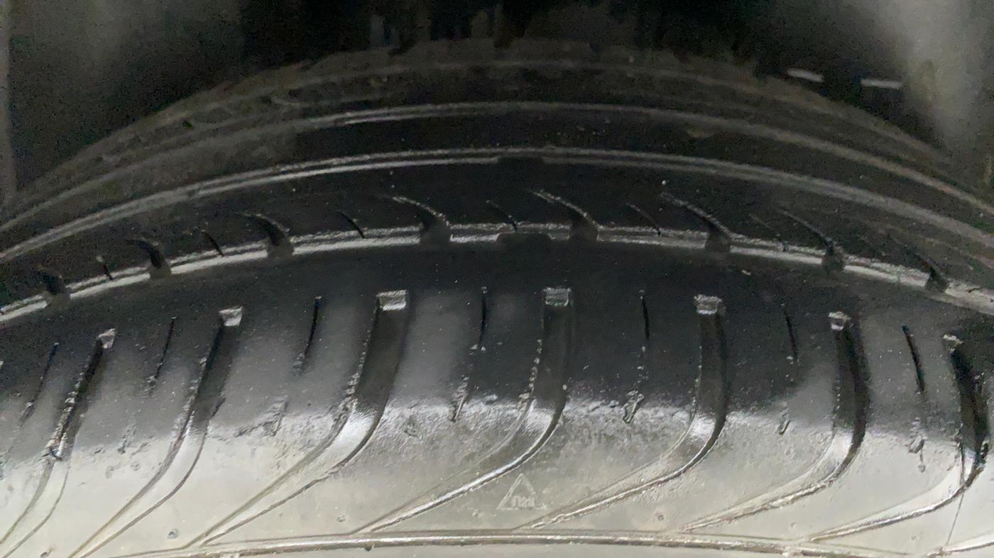 2018 Volkswagen Vento HIGHLINE PLUS 1.2 AT 16 ALLOY, Petrol, Automatic, 43,624 km, Right Rear Tyre Tread