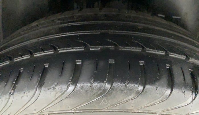 2018 Volkswagen Vento HIGHLINE PLUS 1.2 AT 16 ALLOY, Petrol, Automatic, 43,624 km, Right Rear Tyre Tread