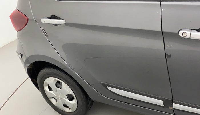 2022 Tata Tiago XT CNG, CNG, Manual, 49,959 km, Right rear door - Slightly dented