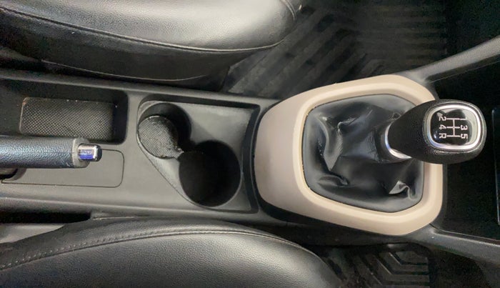 2019 Hyundai Grand i10 SPORTZ 1.2 KAPPA VTVT, Petrol, Manual, 38,841 km, Gear Lever