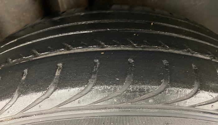 2010 Volkswagen Polo COMFORTLINE 1.2L PETROL, Petrol, Manual, 91,696 km, Right Rear Tyre Tread