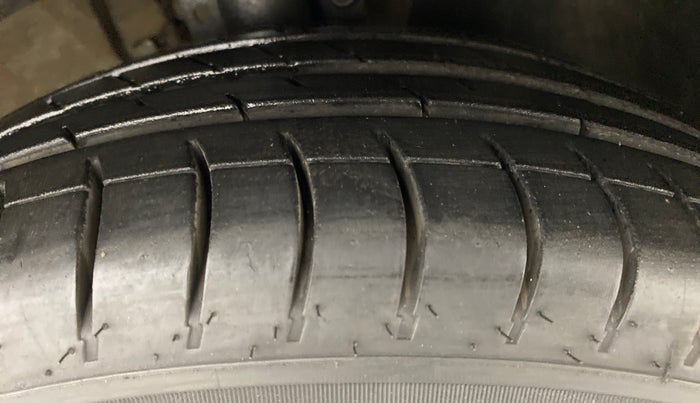 2010 Volkswagen Polo COMFORTLINE 1.2L PETROL, Petrol, Manual, 91,696 km, Right Front Tyre Tread