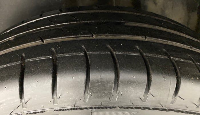 2010 Volkswagen Polo COMFORTLINE 1.2L PETROL, Petrol, Manual, 91,696 km, Left Rear Tyre Tread