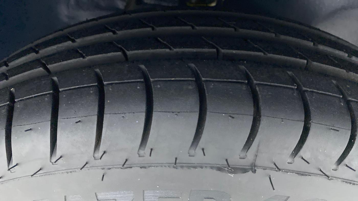 2015 Maruti Alto 800 LXI, Petrol, Manual, 82,708 km, Right Front Tyre Tread