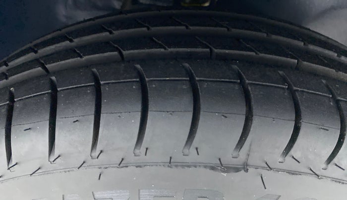 2015 Maruti Alto 800 LXI, Petrol, Manual, 82,708 km, Right Front Tyre Tread