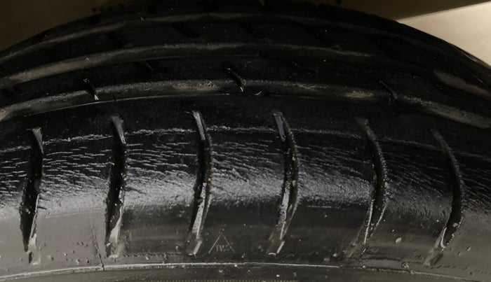 2013 Maruti Eeco 5 STR WITH A/C+HTR, Petrol, Manual, 77,474 km, Right Front Tyre Tread