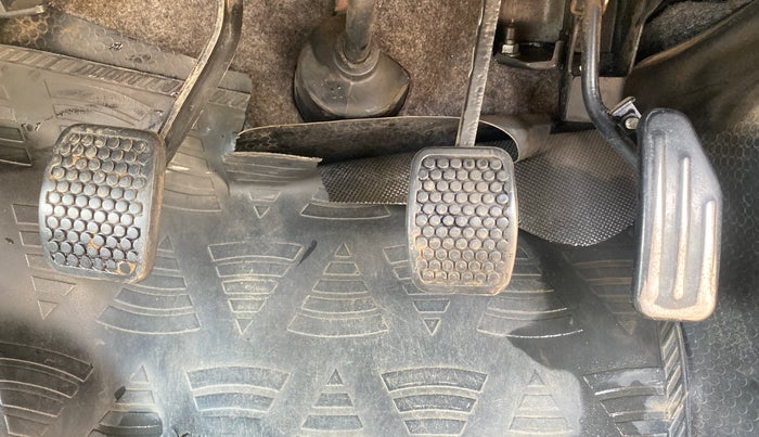 2013 Maruti Eeco 5 STR WITH A/C+HTR, Petrol, Manual, 77,474 km, Pedals