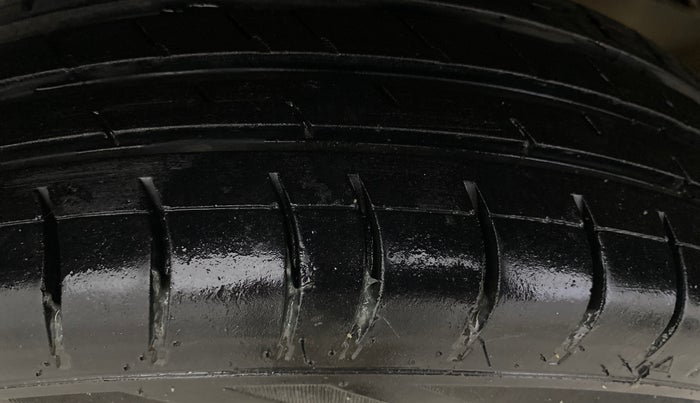 2013 Maruti Eeco 5 STR WITH A/C+HTR, Petrol, Manual, 77,474 km, Right Rear Tyre Tread