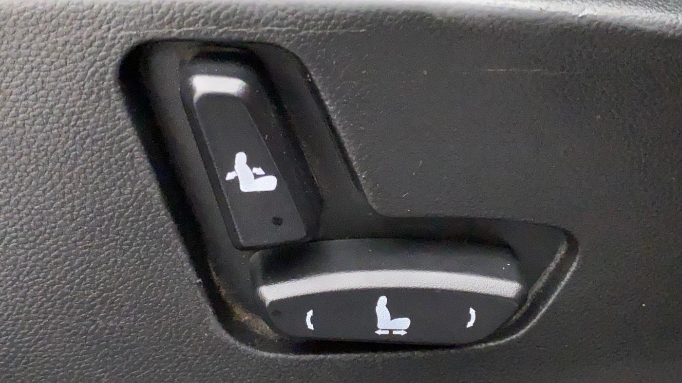 2020 MG HECTOR SHARP 2.0 DIESEL DUAL TONE, Diesel, Manual, 63,301 km, Driver Side Adjustment Panel