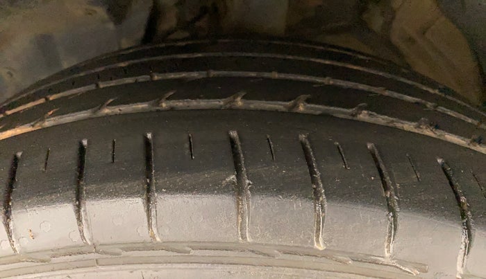 2020 MG HECTOR SHARP 2.0 DIESEL DUAL TONE, Diesel, Manual, 63,301 km, Left Front Tyre Tread