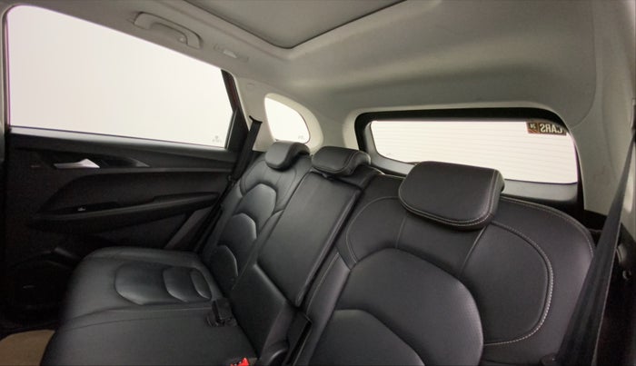 2020 MG HECTOR SHARP 2.0 DIESEL DUAL TONE, Diesel, Manual, 63,301 km, Right Side Rear Door Cabin