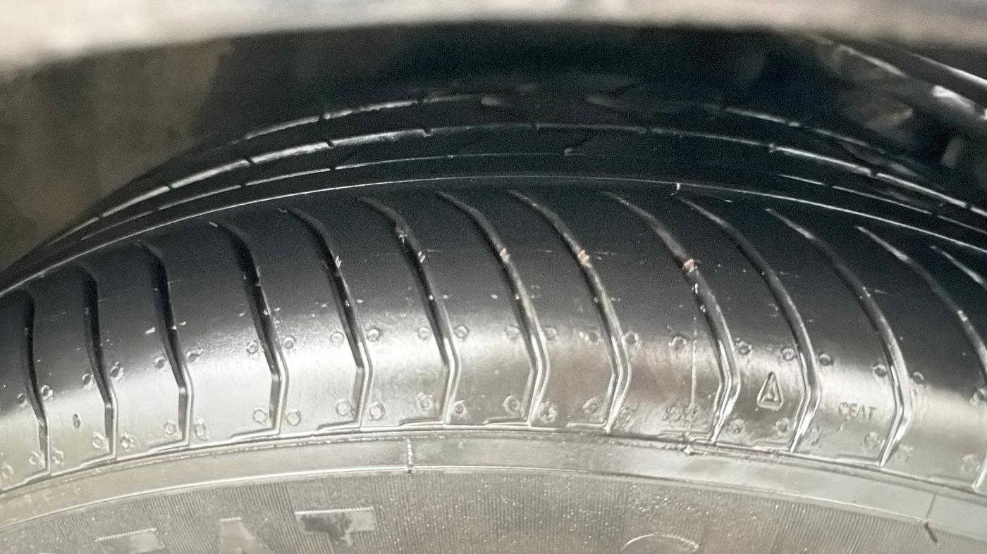 2017 Toyota Camry HYBRID, Hybrid, Automatic, 89,553 km, Left Rear Tyre Tread