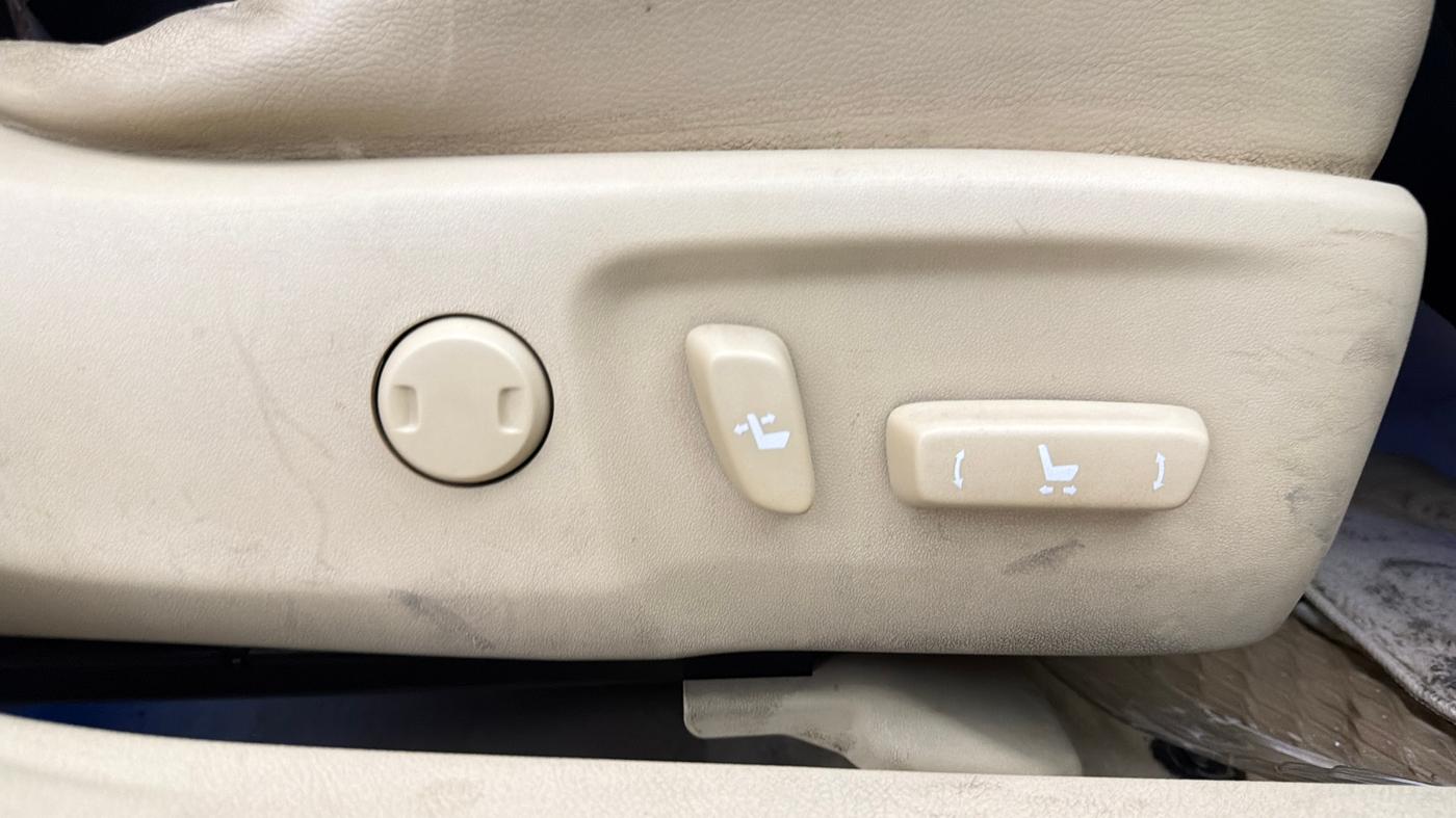 2017 Toyota Camry HYBRID, Hybrid, Automatic, 89,553 km, Driver Side Adjustment Panel