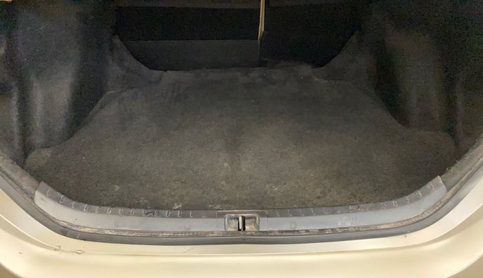 2016 Toyota Corolla Altis GL PETROL, Petrol, Manual, 69,500 km, Boot Inside