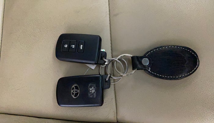 2016 Toyota Corolla Altis GL PETROL, Petrol, Manual, 69,500 km, Key Close Up