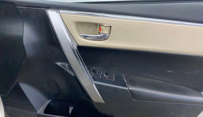 2016 Toyota Corolla Altis GL PETROL, Petrol, Manual, 69,500 km, Driver Side Door Panels Control